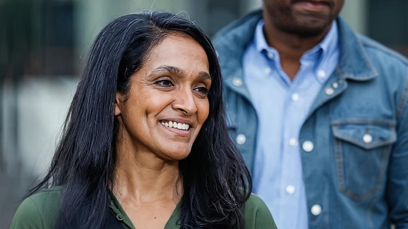 Nithya Raman avança ao segundo turno em LA após vencer o republicano