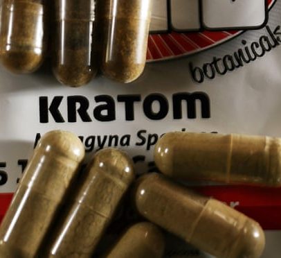 Mais estados dos EUA pressionam banir bebida de kratom, chamada de 'heroína de posto'
