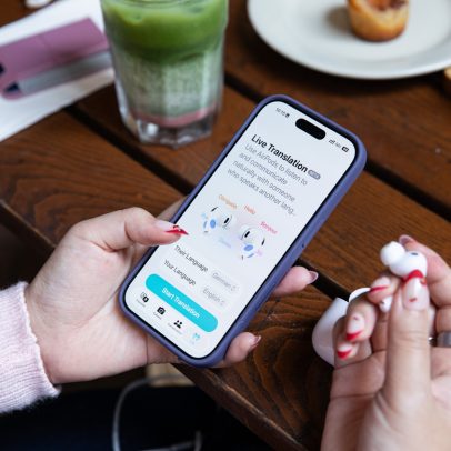 Rumores de 2027: AirPods com câmeras para IA e segundo iPhone dobrável