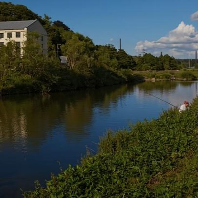 Ciclista é elogiado por resgatar quatro pessoas no Ruhr, Alemanha