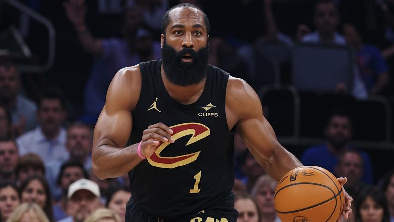 Ex-MVP da NBA James Harden é detido por porte de arma em Houston