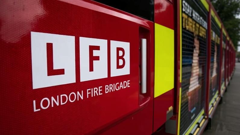 Três homens mortos após incêndio em prédio no oeste de Londres