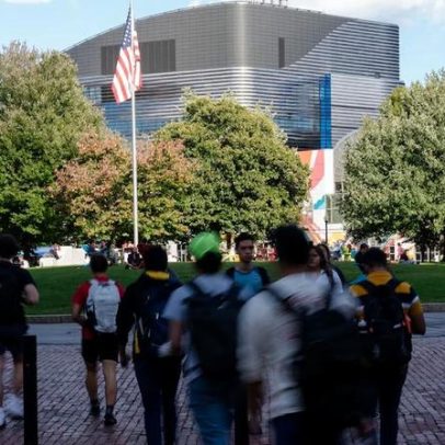 Inflação eleva 42% dos americanos a depender dos pais, aponta estudo