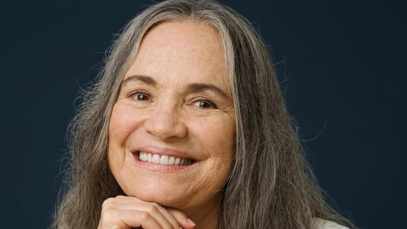 Justiça reduz multa de Regina Duarte por post com foto de Leila Diniz e famosas