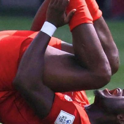 Canadá: Ismaël Koné sofre lesão grave em lance contra o Catar