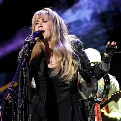 Stevie Nicks doa US$3 milhões a escola de medicina para reconhecer médico da voz