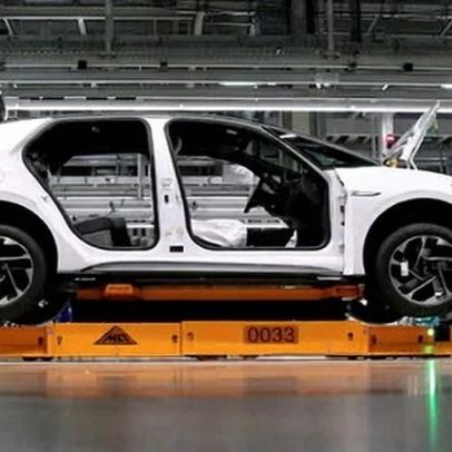 Indústria automotiva pressiona UE por atraso nas tarifas de EVs pós-Brexit