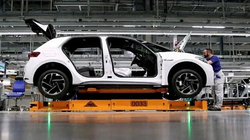 Indústria automotiva pressiona UE por atraso nas tarifas de EVs pós-Brexit