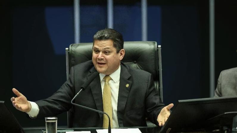 30.abr.2026 - Davi Alcolumbre (foto) teria recebido propina de Vorcaro, disse ex-banqueiro em proposta de delação, segundo a Veja
