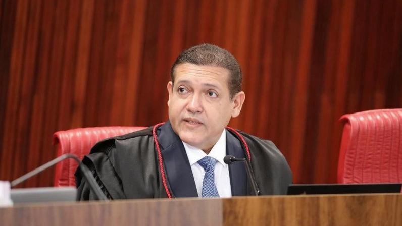 TSE mantém suspensão de pesquisa com áudio contra Flávio e adia decisão