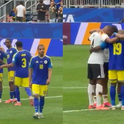 Jogadores de Curaçao e Alemanha oram após jogo na Copa