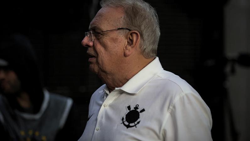 Conselheiros e sócios do Corinthians pedem impeachment de Osmar Stábile