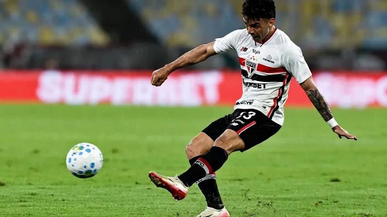 Enzo Díaz, lateral do São Paulo (Foto: André Fabiano/Código 19/Folhapress)