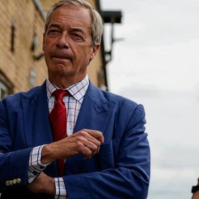 Sob os sapatos de Nigel Farage, político menos experiente entraria em pânico