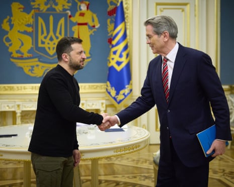 Chefe do Tesouro dos EUA pediu a Trump que não recebesse Zelensky, diz livro