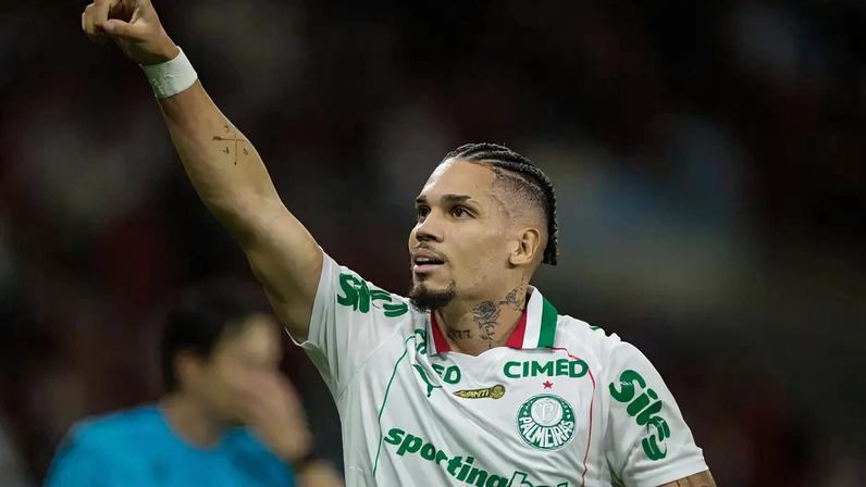 Paulinho foi punido por um jogo pelo STJD. (Foto: Ruano Carneiro / Carneiro Images/Fotoarena/Folhapress)