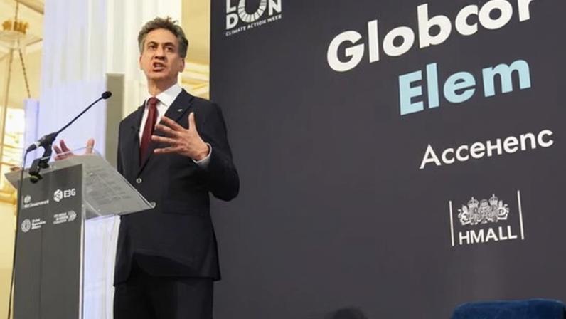 Economistas progressistas rejeitam críticas do líder do Unite a Ed Miliband