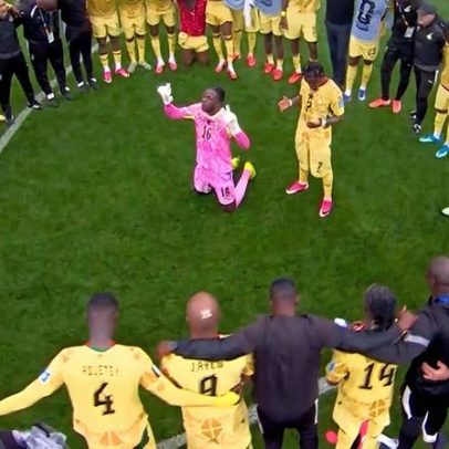 Goleiro de Gana lidera oração após empate com Inglaterra na Copa
