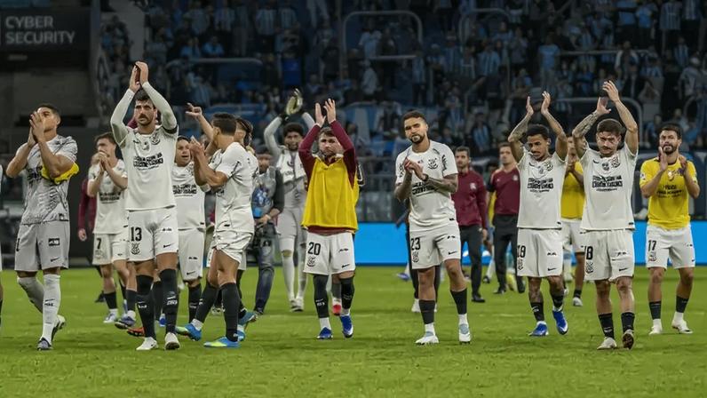 Corinthians não terá Carrillo na reapresentação do elenco