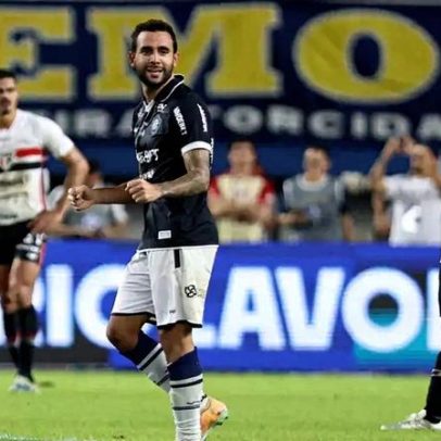 São Paulo recua no rendimento após intervalo e amplia crise no Brasileirão