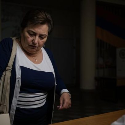 Armênios votam em eleição observada pela Rússia e pela UE