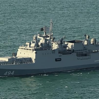 Navio de guerra russo dispara tiro de advertência contra casal britânico