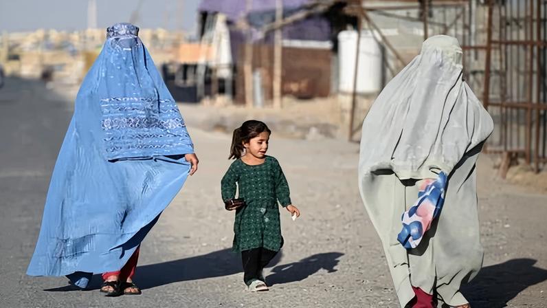 UE Enfrenta Críticas por Planos de Receber Taliban em Bruxelas