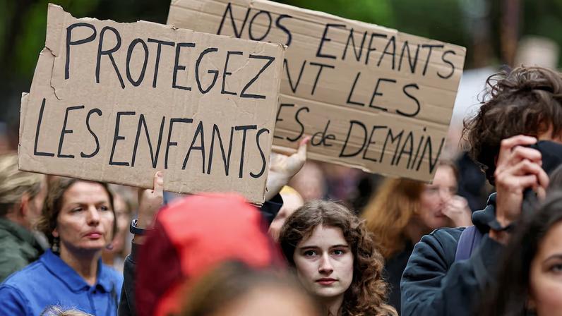 Manifestaciones por la gestión del sistema de justicia penal frente a las denuncias anteriores presentadas contra el principal sospechoso del asesinato de Lyhanna, el pasado lunes en París.