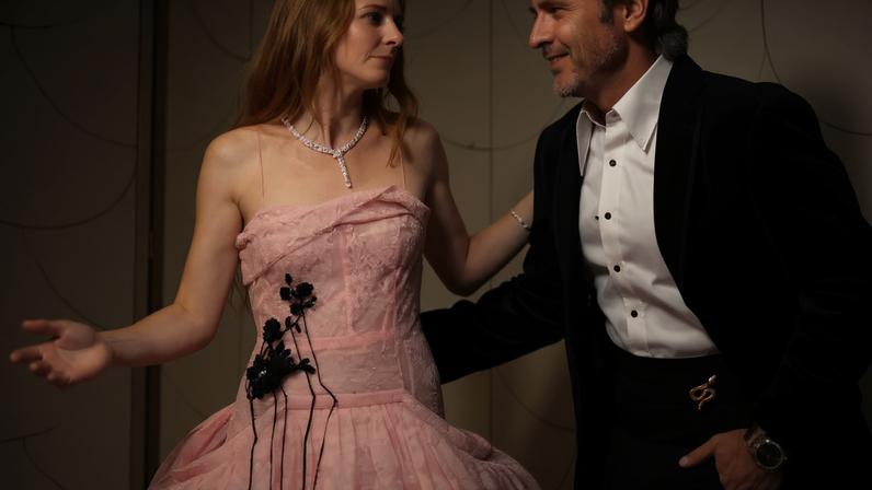 Renda dramática, seda plissada e black tie moderno: Marina Ruy Barbosa e Alexandre Nero se reencontram em noite de gala com Mariana Ximenes, Camila Pitanga e outros famosos