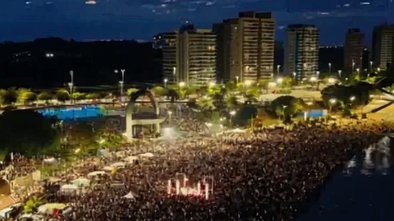 Evangélicos se reúnem em oração e louvor na Praia da Ponta Negra, em Manaus, na manhã de domingo, 1º de junho de 2026.