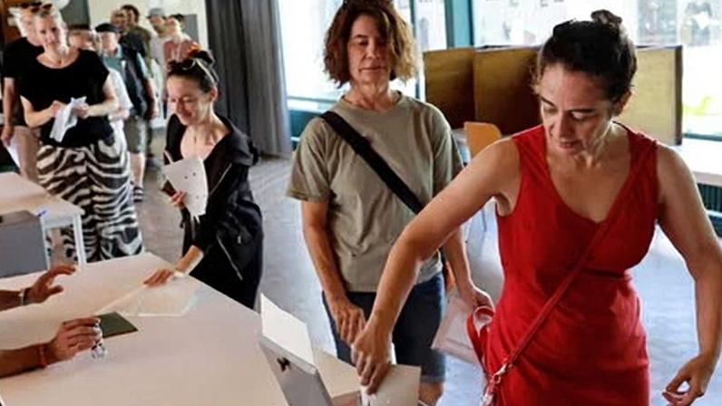 Voters at a polling station in Bern on Sunday. Pollsters had forecast a close outcome.
