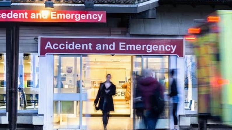 Pacientes em A&E com casos não urgentes podem voltar mais tarde, diz NHS