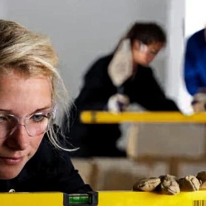City & Guilds enfrenta processo e greve por cortes de centenas de empregos