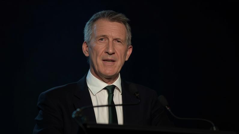Secretário de Defesa britânico promete plano de investimento atrasado antes da OTAN