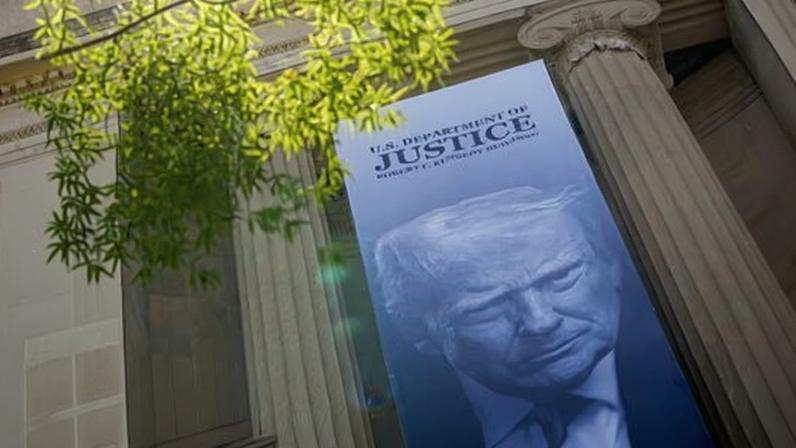 A US federal judge has reopened Trump’s IRS suit to examine a $1.8bn settlement with the justice department.