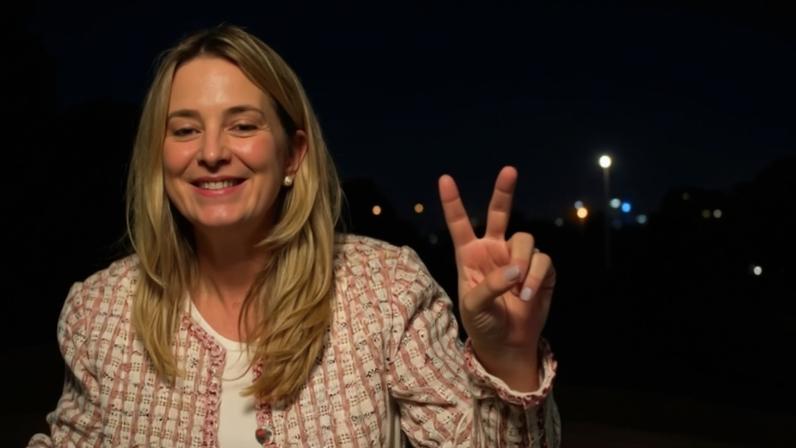 Ticiane Pinheiro comemora 50 anos com bolo de 2 andares e brigadeiros