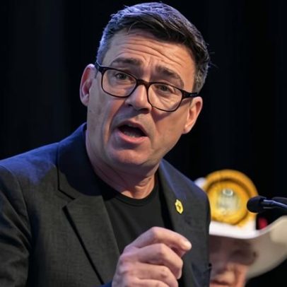 Aliado de Burnham apresenta plano para reverter décadas de privatizações