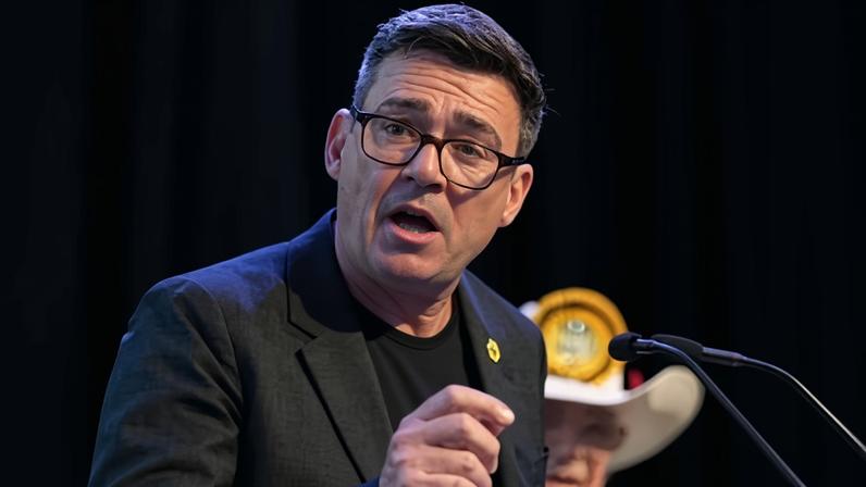 Aliado de Burnham apresenta plano para reverter décadas de privatizações