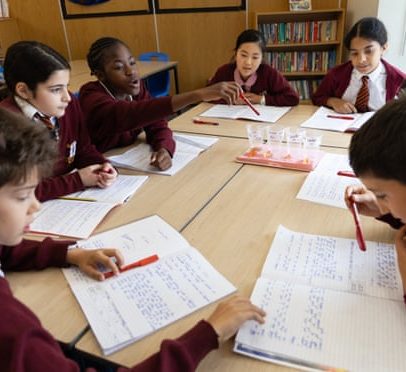 Escola em Londres adota dias sem telas para alunos, professores e pais