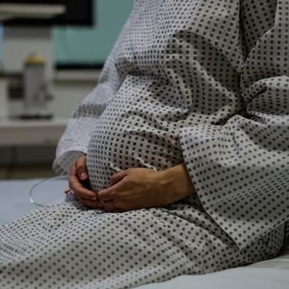Grupo líder de obstetrícia rompe com CDC sobre calendário de vacinação materna