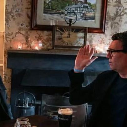 Burnham promete cortar taxas para pubs, cafés e pequenos negócios