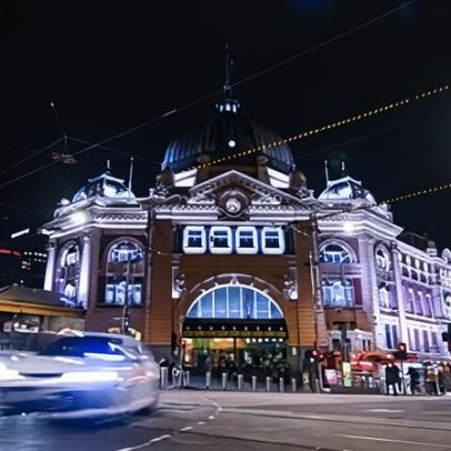 Juvenis presos por briga com machete em Melbourne; governo diz leis funcionam