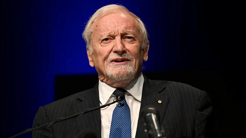 AUKUS entre as piores políticas externas, diz Gareth Evans