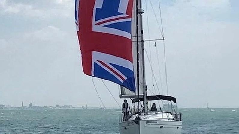 Prioridade de passagem frente a poder de fogo russo perto de Isle of Wight