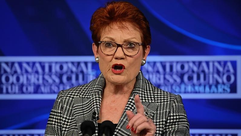 Hanson defende monocultura na Austrália em discurso no NPC