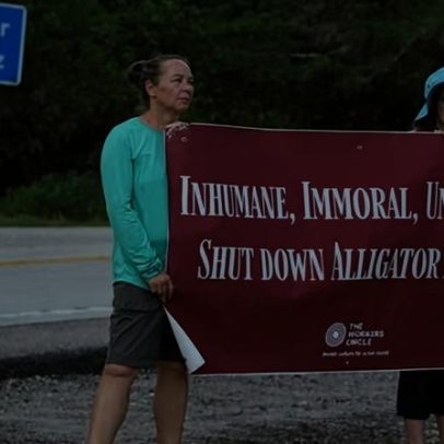 Flórida move detidos do Alligator Alcatraz enquanto ativistas buscam fechamento