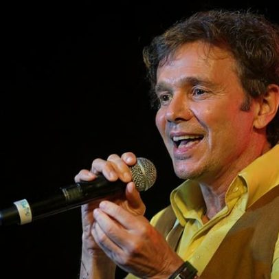 Cantor Netinho, hospitalizado com câncer, nega morte e evita tema político