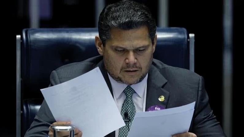 Senado suspende resolução sobre aborto legal em crianças e adolescentes