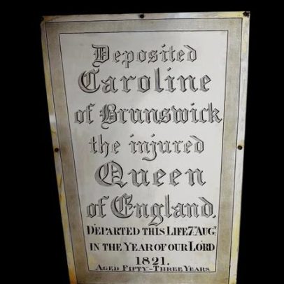 Placa do caixão da 'Rainha ferida' segue para a Treasure House Fair
