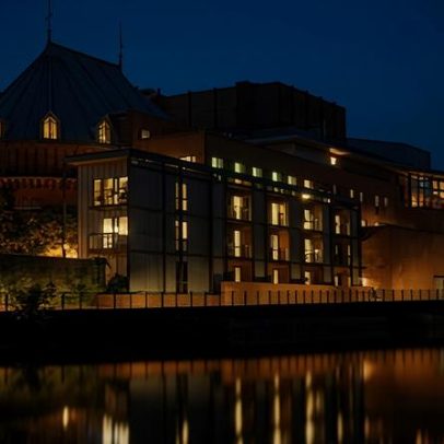 Bebê interrompe apresentação de Kenneth Branagh no RSC